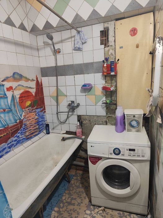 Срочно Продаётся Башлык 4/4/9  без мебелья без ремонта !