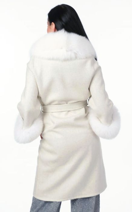 Палто с естествен косъм от сребърна лисица