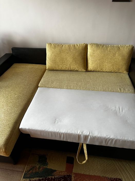 Продавам диван запазен