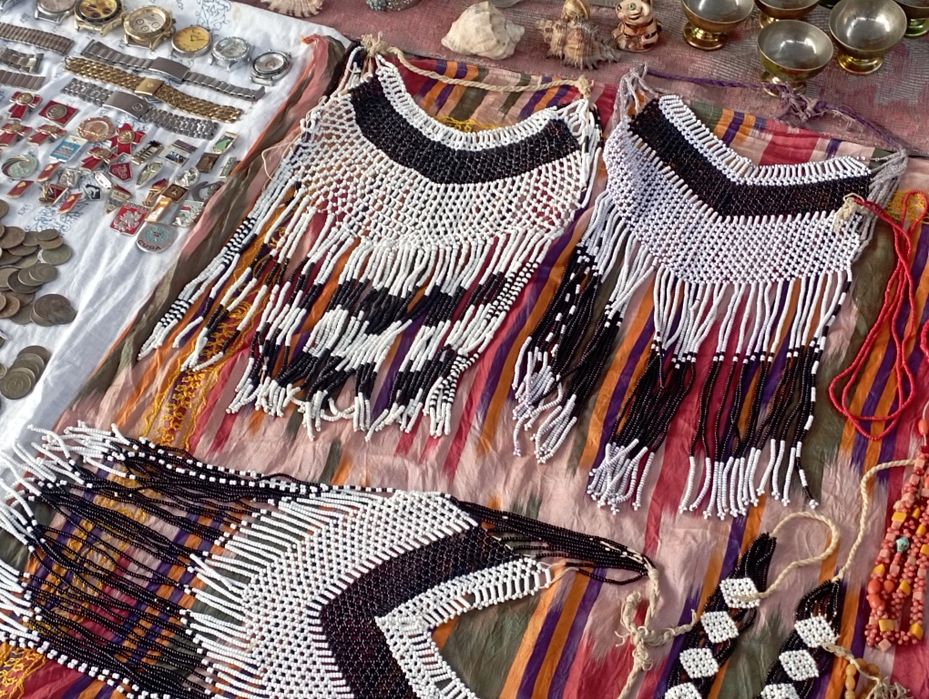 Antikvar buyumlar hammasidan bor aralash hammasi optim sotiladi