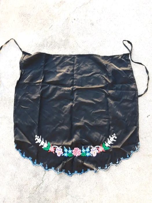 Продавам народни престилки