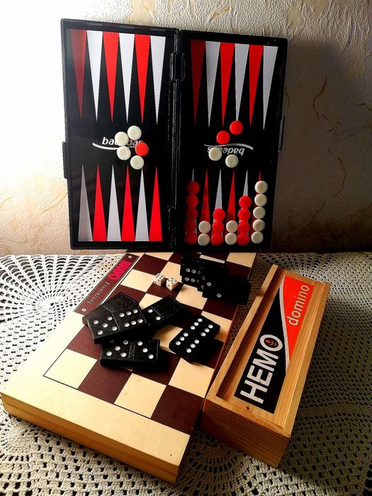 Табла за игра дървена и магнитна, домино. Опция за шах. Подарък