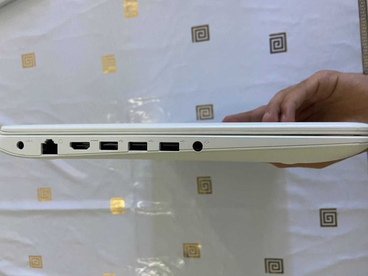Samsung core i3 noutbooki