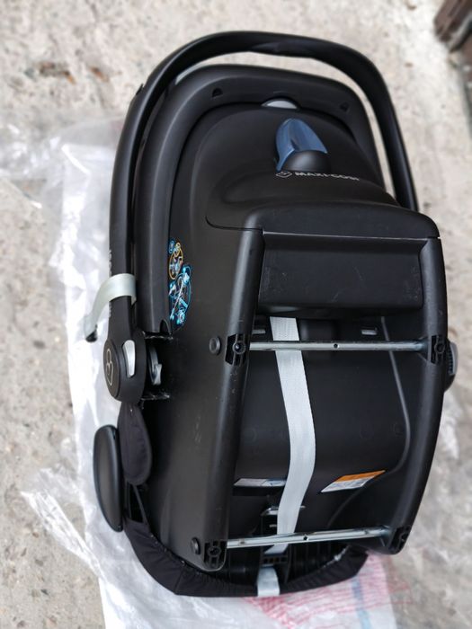 Детско столче за кола Maxi Cosi с база