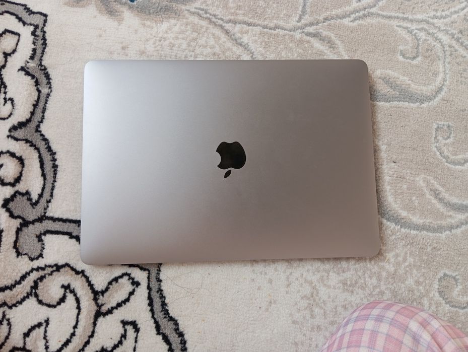Macbook air 13 , yangi hali ishlatilmagan, sotib olinganiga 1 oy boʻld