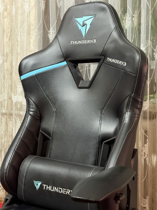 Игровое кресло Thunder 3X Carbon