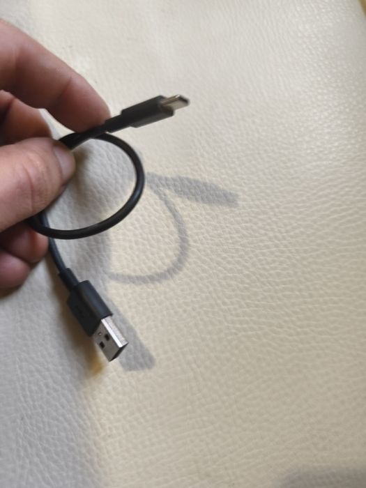 Încarcător 4bucati și cabluri telefon 50lei totul