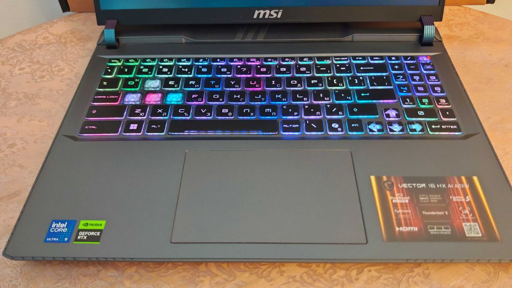 RTX 5080 16GB/Core Ultra 9 275HX/32GB RAM/1TB/MSI Vector 16HX/Гаранция