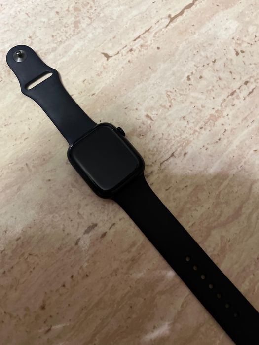 Часы епл вотч 8 серия в отличном состоярии полносьб работает