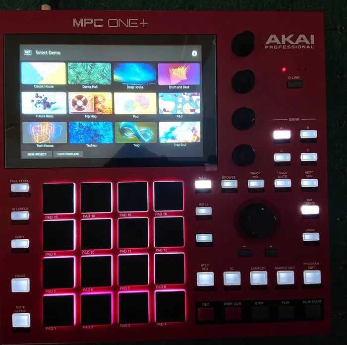 AKAI Professional MPC One Plus sampler