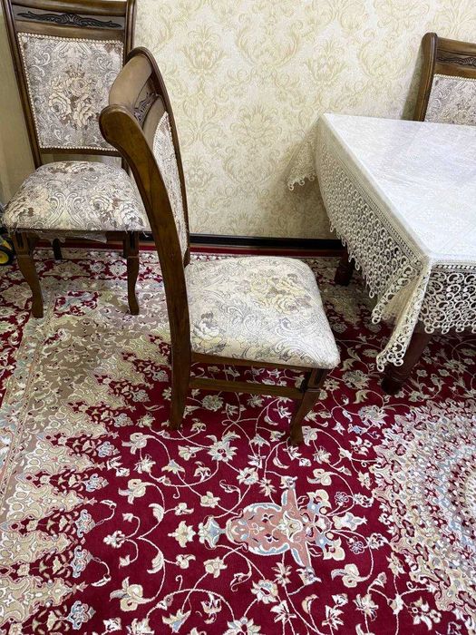 Стол-стул сотилади