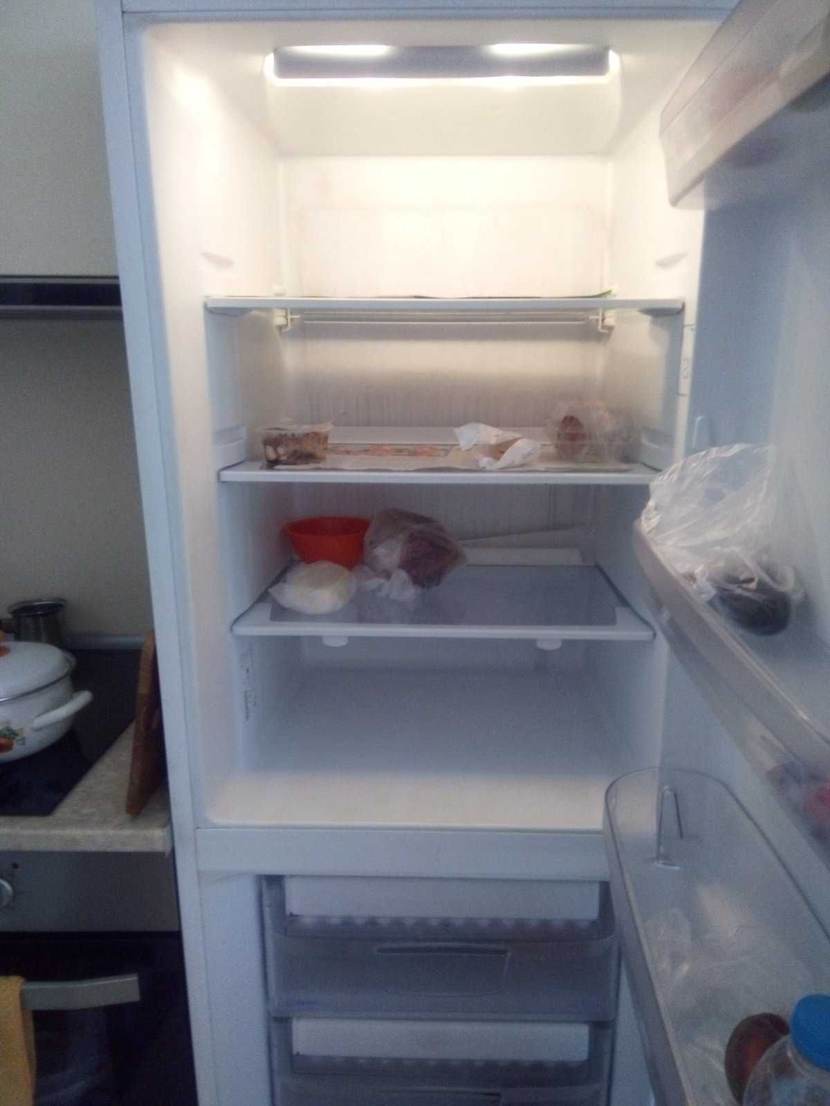 Продавам хладилник