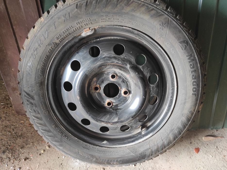 Зимние шипованные шины комплект