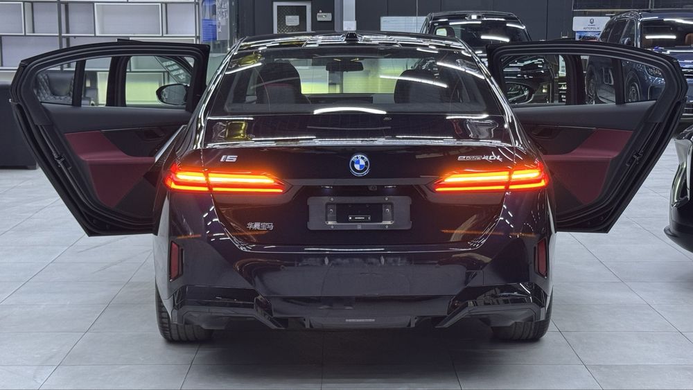 BMW i5 e-Drive.  713 km. 40 L
