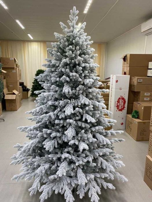 Заскрежена коледна елха