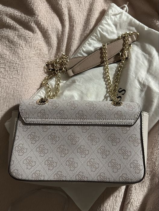 Дамска чанта Guess