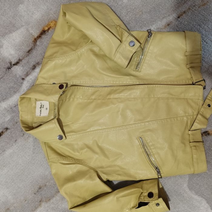 Продам куртки детские