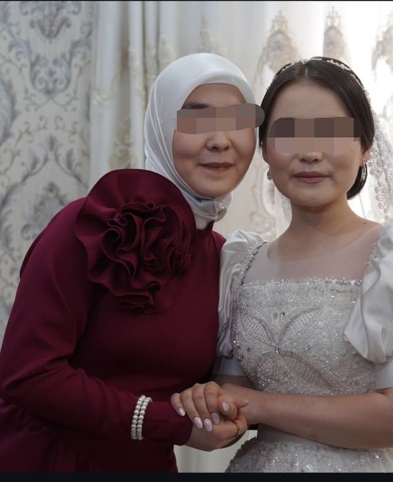 Бардовий платье вечернее и нарядные