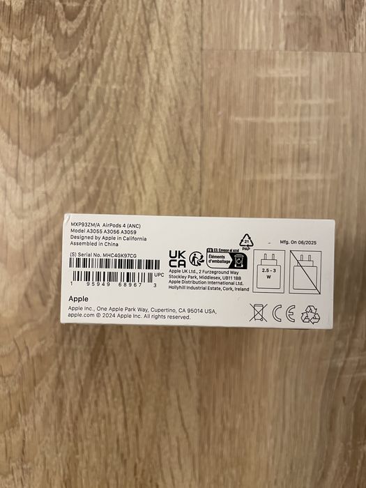 Casti Apple AirPods 4 cu anularea activa a zgomotului