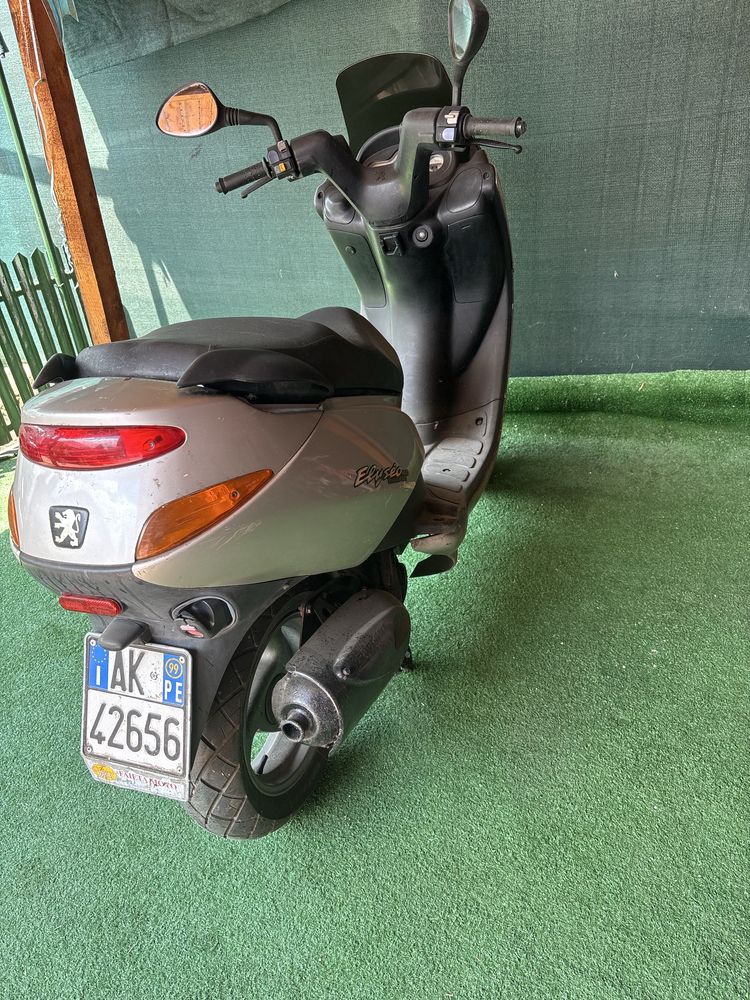 Scuter Pegeout Elizeu  - 100 cm  Italia