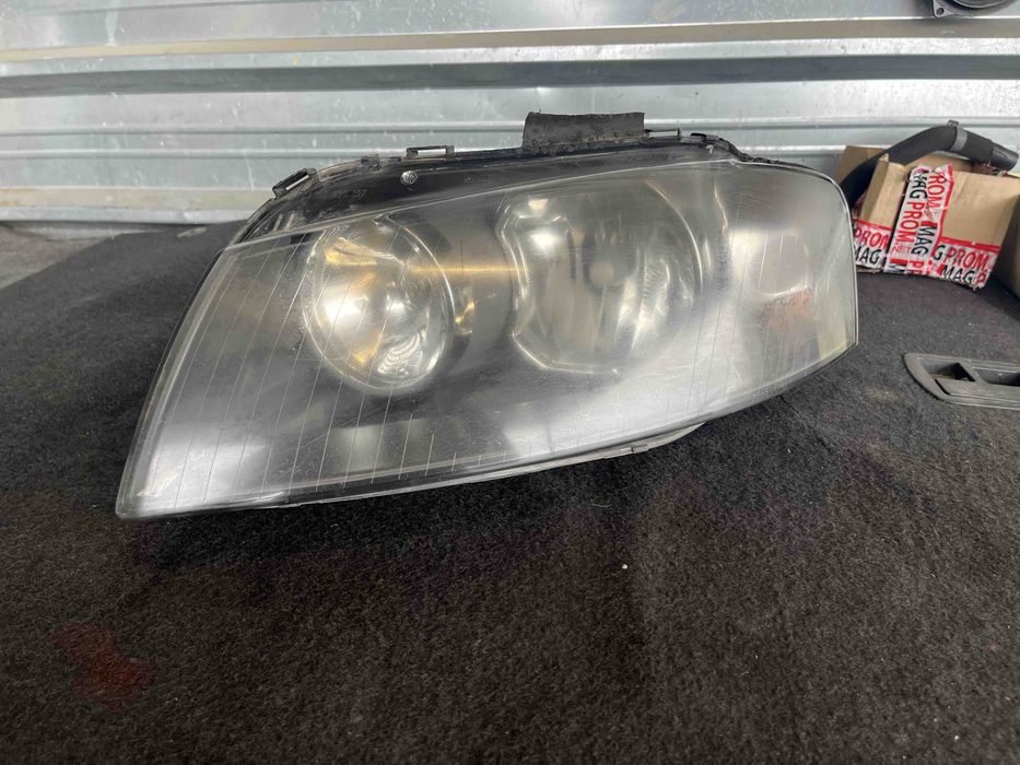 Ляв фар Audi A3 8P0941003 k оригинален счупена щипка