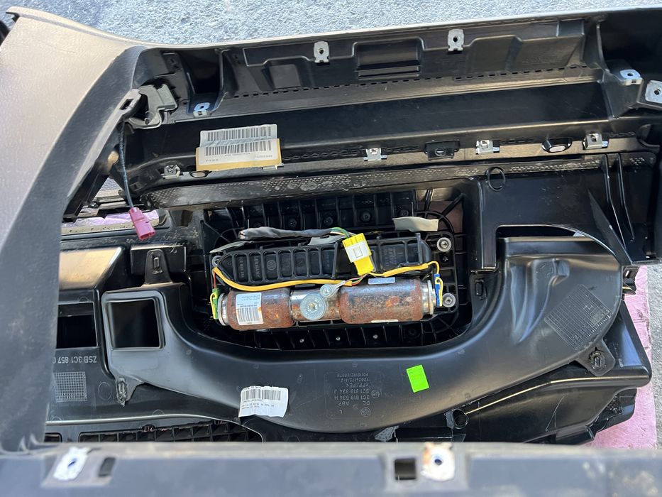 Plansa de bord pt vw passat b6 b7 cc cu airbag pasager si ac NU CLIMA