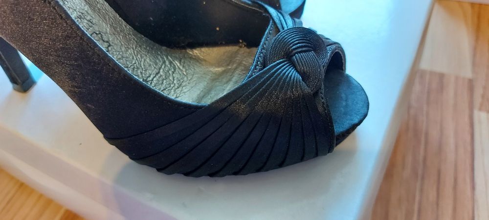 Vand pantofi de ocazie-mar 36