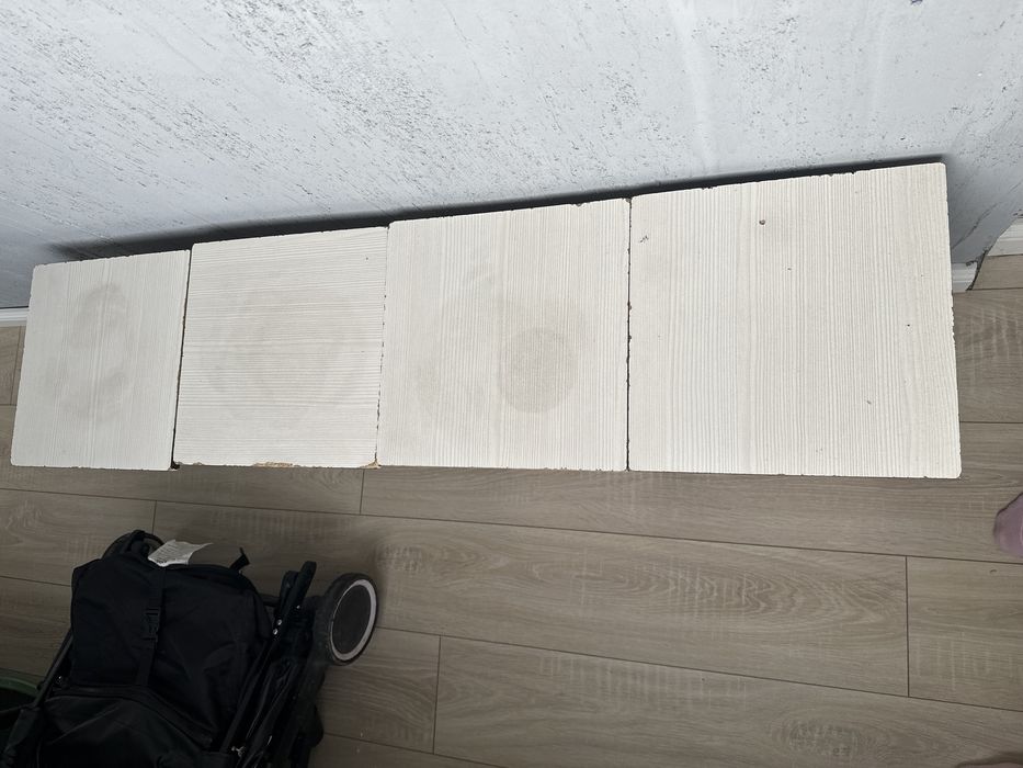 Стол 4 стулясымен сатылады