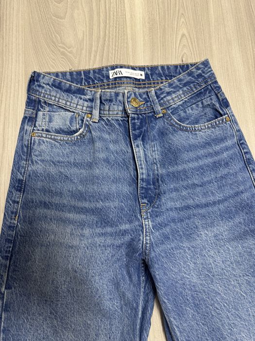 Blugi Zara.