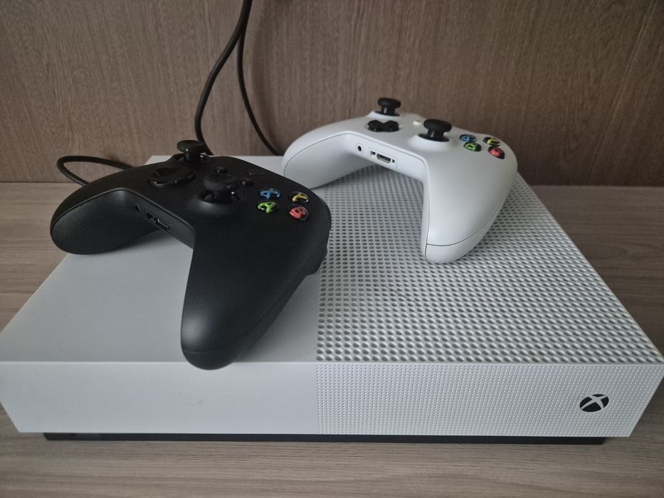 Продам xbox б/у.