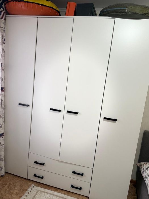 Шкаф в отличном состоянии, пользовались всего пару месяцев