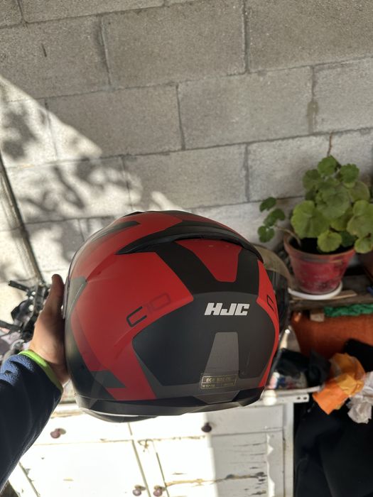 Продава се каска HJC размер М