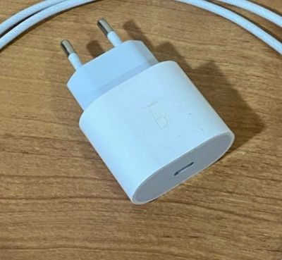 iPhone 15 pro max original zaryadchik
