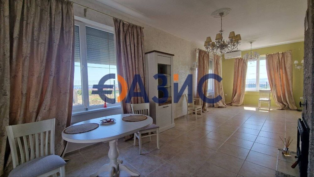 Къща с парцел и басейн, Чолакова Чешма, 212м.кв., цена 349000 евро