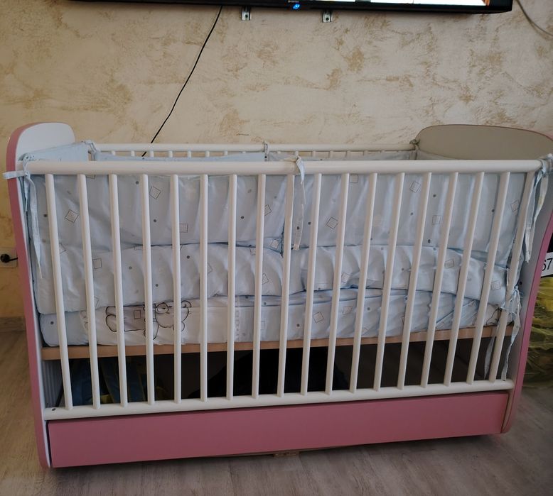 Vând pătuț de copii și cărucior pentru gemenii