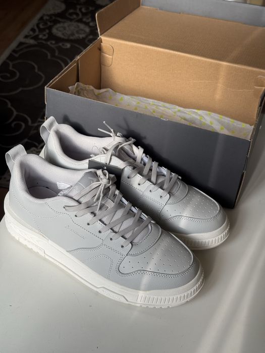 Кроссовки хорошего качества