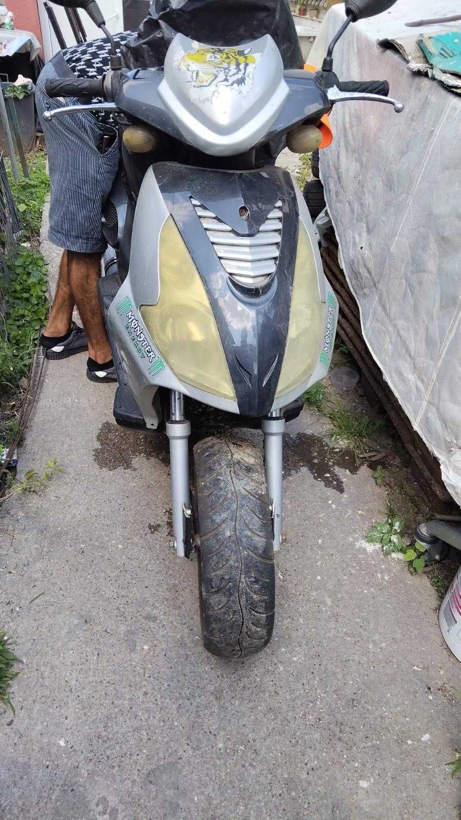 Scooter JONWAY 246kg Negru