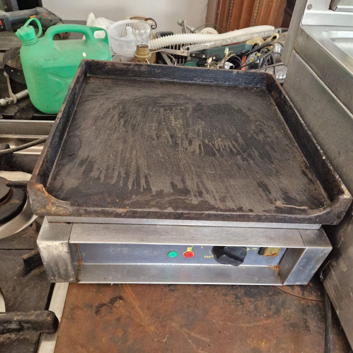 Grill  cu banc pe gaz sau la 380v, neted și striat