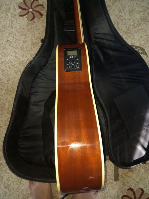 Гитара со звукоснимателем