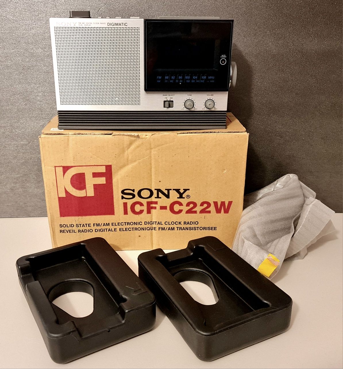 Sony icf c 22 w .