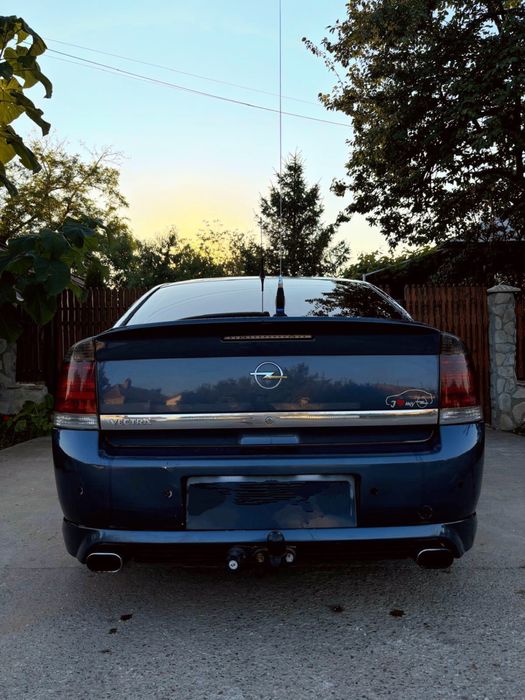 Dezmembrez opel vectra c 2008