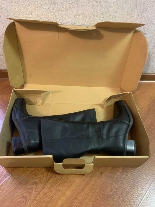 Зимние новые женские сапоги