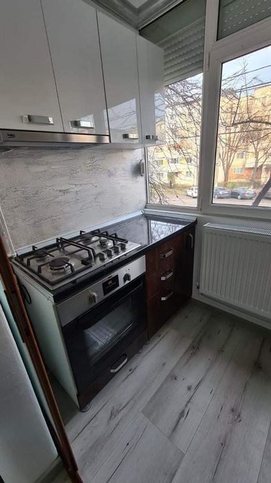 Inchiriez ap 2 cam Dorobantilor etaj 1