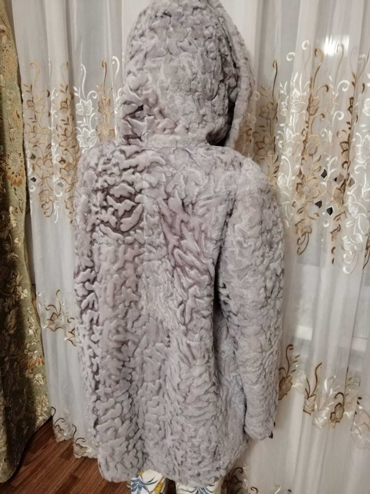 Шубы 2, норка и каракуль. Продам.