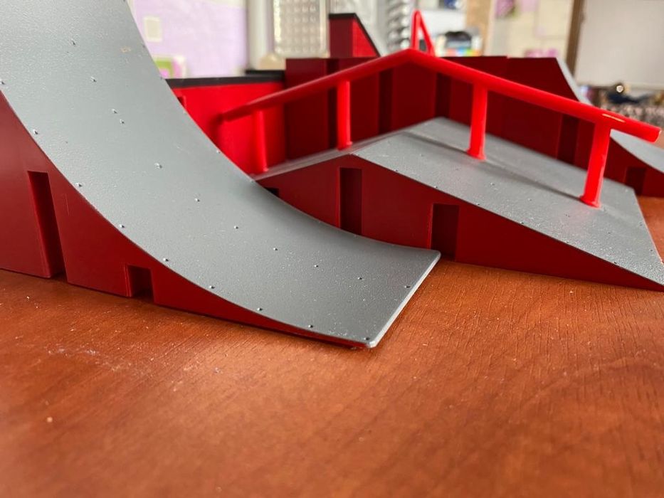 Продам игрушечный скейтпарк