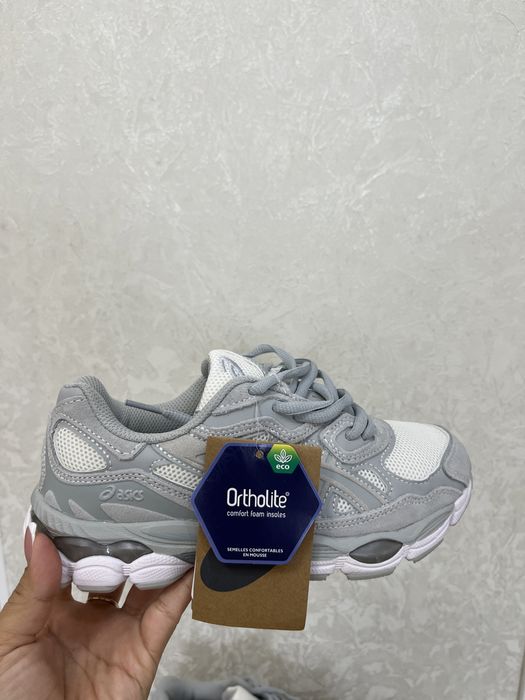 Кроссовки asics