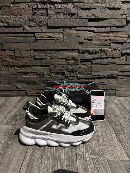 Versace chain reaction