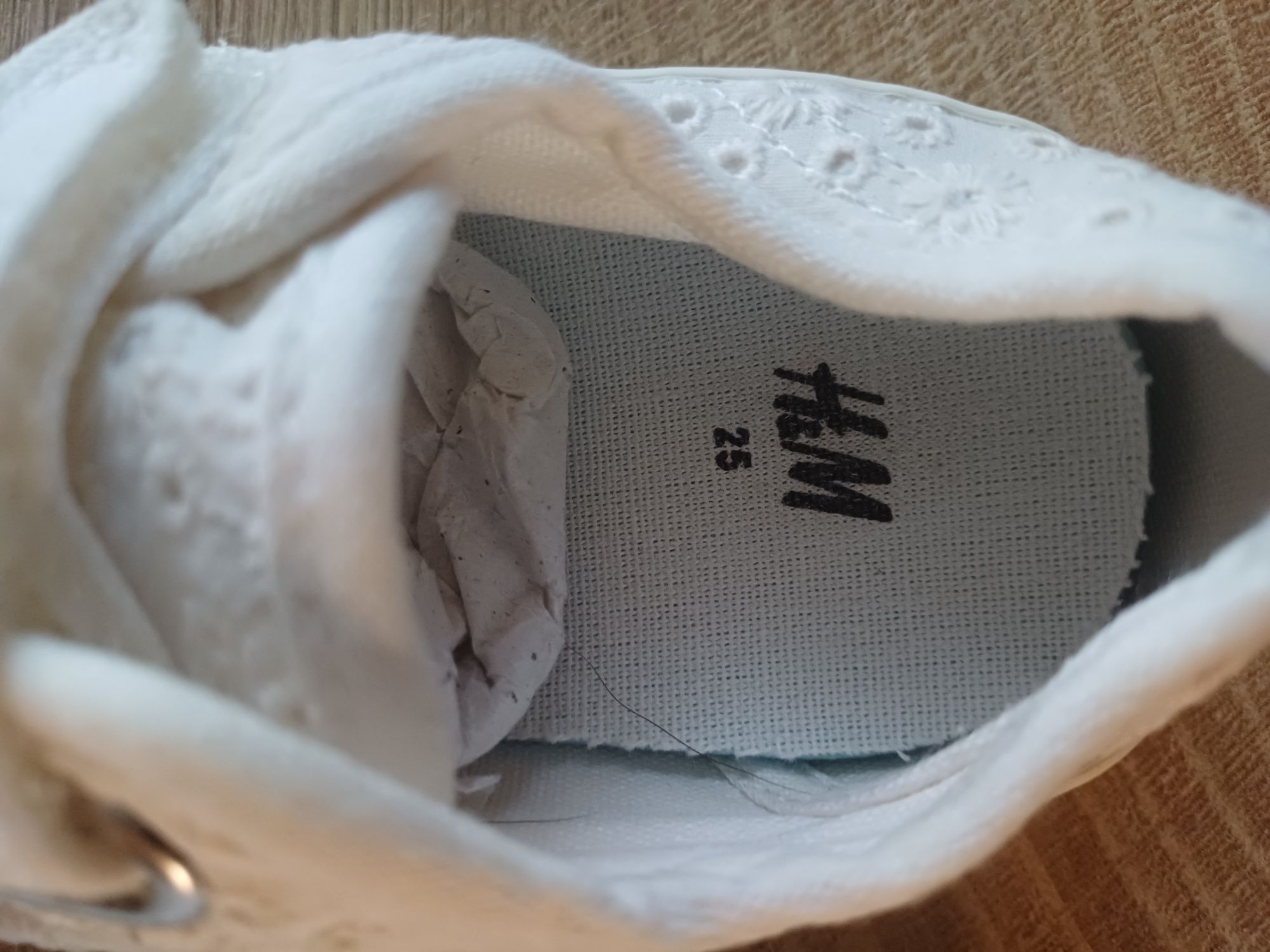 Детски бели обувчици H&M с дантелка номер 25