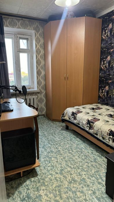 Продам шкаф угловой в отличном состоянии все доводчики работают