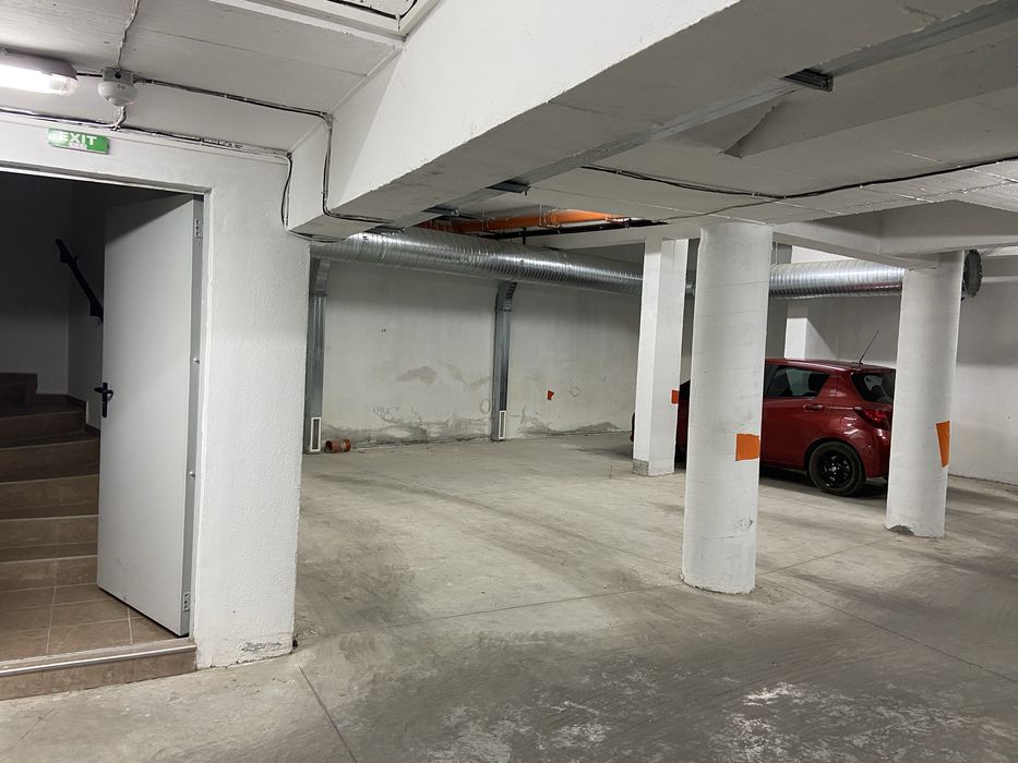 Парко място до “Операта”